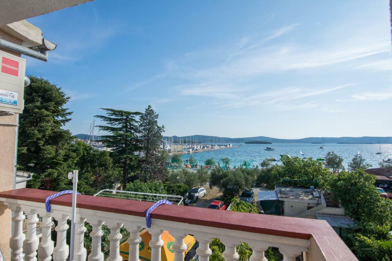 Sobe Rolo Uz More Hotel Biograd Na Moru Bagian luar foto